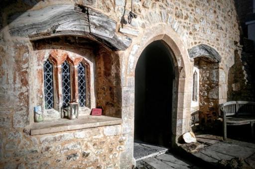 Homestay In The Heart Of Avalon Гластонбері Екстер'єр фото
